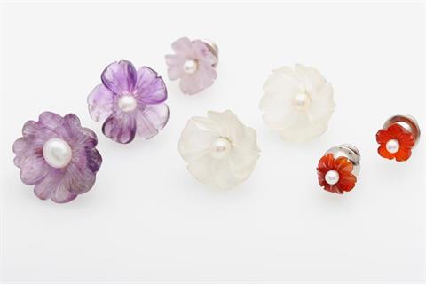 Konvolut, 7tlg.: Verschiedene Blüten-Anstecker aus Achat, Amethyst u. Bergkristall besetzt mit Perlen.