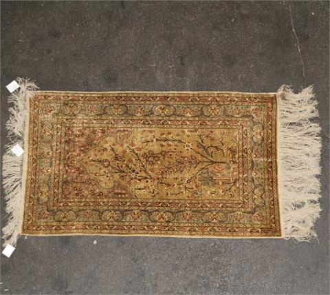 Orientteppich aus Seide. HEREKE/TÜRKEI, 20. Jh., 118 x 70 cm