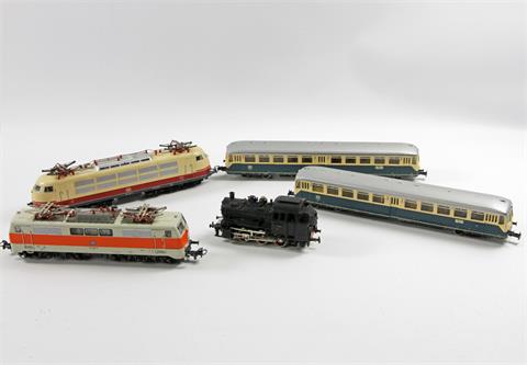 MÄRKLIN drei Lokomotiven BR 111, BR 103, BR89 und Triebwagen mit Beiwagen (wohl 3028/4028), Spur H0,