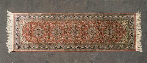 Orientteppich aus Seide. Galerie, 20. Jh., 243x78 cm
