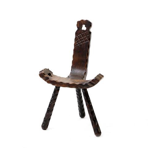 Dreibeiniger Stuhl, Holz, wohl Spanien, 20. Jh.