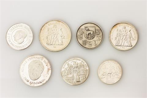 Frankreich/BRD - Konvolut aus Münzen und Medaillen, teilweise Silber. 1 x 10 Francs 1967, 1 x 50 Francs 1977, 1 x 100 Francs
