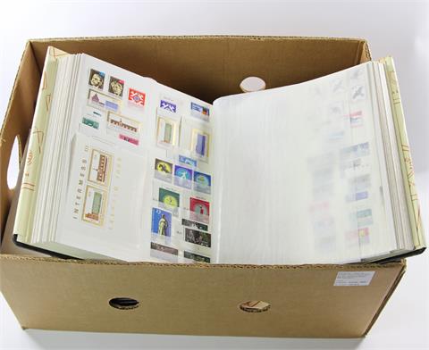 Briefmarken - Karton mit diversen Album DDR postfrisch ab 1949