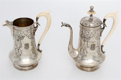 ÖSTERREICH-UNGARN Kaffeekanne und Wasserkanne, 800 Silber, Marke von 1867-1872.