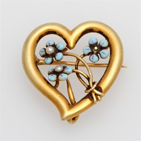 Brosche in Herzform mit 3 Blumen in hellblauer Emaille mittig mit je einer kl. Perle (1 Perle fehlt).