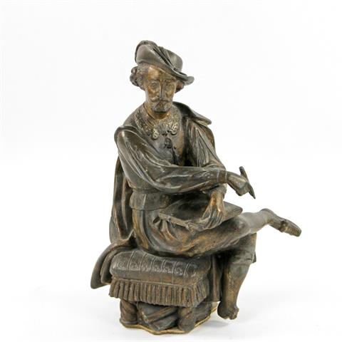 Dekorative Figur eines sitzenden Gelehrten, 20. Jh.,