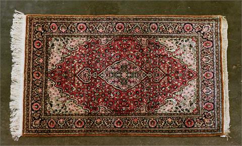Orientteppich aus Seide. GHOM/IRAN, 20. Jh., 158x110 cm