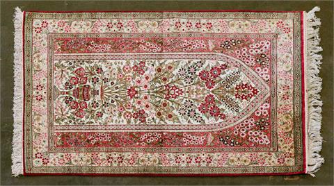 Orientteppich aus Seide. GHOM/IRAN, 20. Jh., 153x104