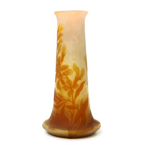 Bez. "E. Gallé" Keulenförmige Vase mit Clematis-Ranken, wohl 19./ 20. Jh.