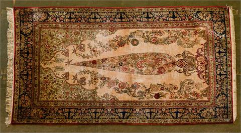 Orientteppich aus Seide. PERSIEN, 20. Jh., 220x134 cm