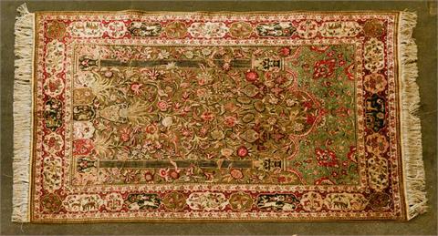 Orientteppich aus Seide. PERSIEN, 20. Jh., 190x127 cm