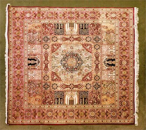 Orientteppich aus Seide. CHOTAN/CHINA, 20. Jh., 248x240 cm