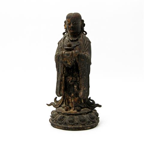 Bronze einer Begleitfigur, wohl der Longnü. Ming-Dynastie (1368-1644)