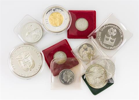 Konvolut - Münzen und Medaillen, u.a. Panama 20 Balboas 1974,