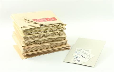 Briefmarken - Tüte mit Originalversandtaschen der Deutschen Bundespost der 90iger Jahre mit postfrischen Marken.