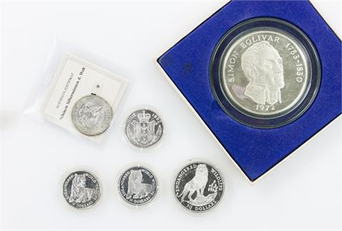 Panama - 20 Balboas 1973 im Etui stgl. + 5 mehrere Münzen Cook Inseln, Niue, USA.