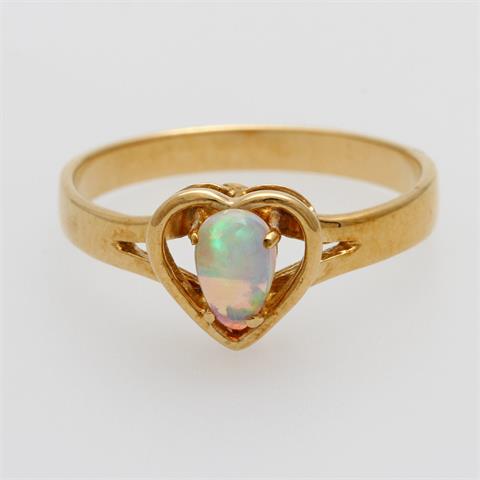 Damenring besetzt mit einem Opal, Fassung herzförmig.