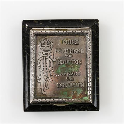 Silberkassette innen vergoldet mit Halbmond und Krone, Punze 800, auf Marmorplatte montiert,