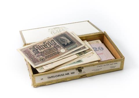Schatulle Banknoten, v.a. 1. Hälfte 20.Jh. - Konvolut größtenteils deutscher, historischer Banknoten,
