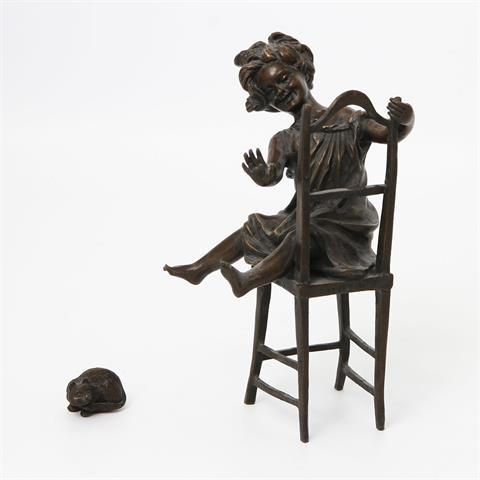 IFLLAND, FRANZ (1862-1935) nach: "Mädchen auf einem Stuhl sitzend und mit einer Katze spielend",