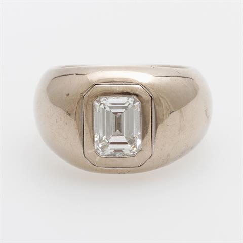 Bandring mit einem Diamant im Emerald-Cut 2,047ct, Feines Weiß (G)/ VS1, DPL Expertise: XP 761 anbei.