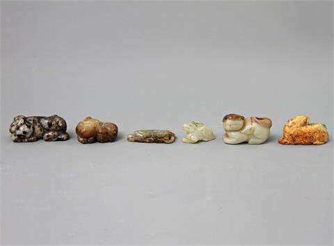 Konvolut: 6 Tierskulpturen aus Jade und Stein. CHINA, 1. Hälfte 20. Jh