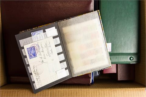 Briefmarken - Kleiner Karton mit FDC DDR und diversen Douplettenbüchern.