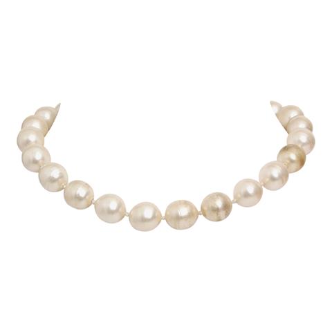 CHANEL edle Modeschmuck-Perlenkette, L: 40-44cm;