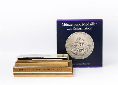 12-teiliges Konvolut numismatischer Fachliteratur, 20.Jh. - dabei u.a