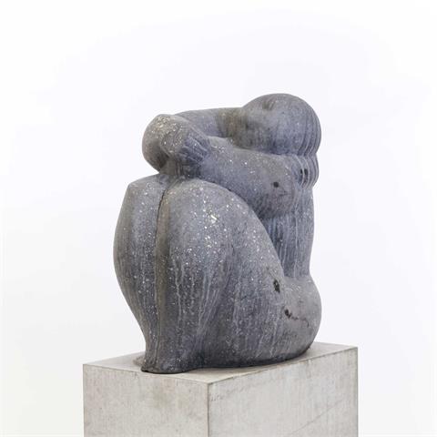 SEIZ, MAX E. (geb. 1927 in Schwäbisch Gmünd, freischaffender Bildhauer, Maler u. Zeichner ebenda), "Sitzende",