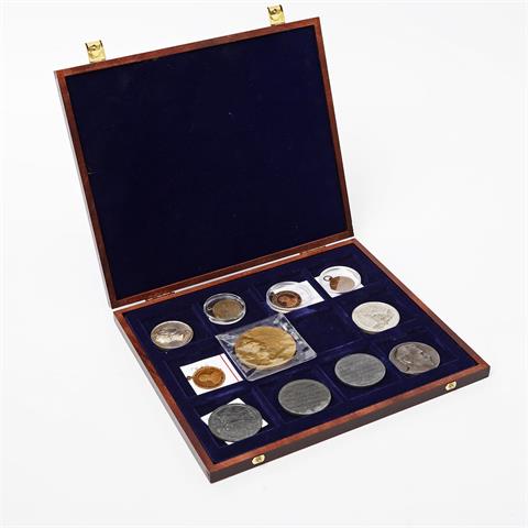 Medaillen - Konvolut, bestehend aus 11 Medaillen:
