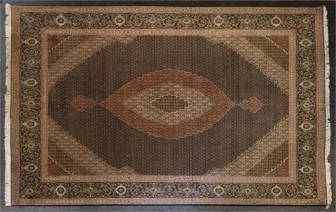 Orientteppich. IRAN, 20. Jh., 398x303 cm