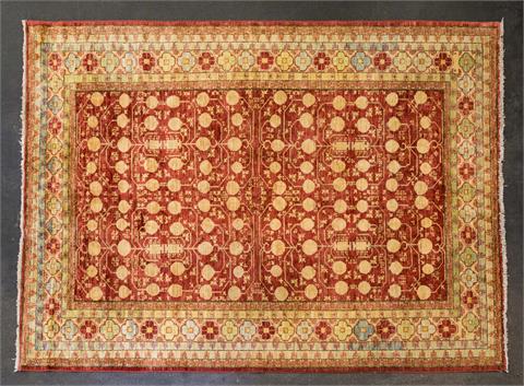Orientteppich. CHOTAN/AFGHANISTAN, 20. Jh., 286x250 cm