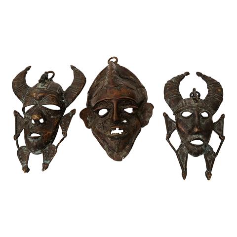 Drei Masken aus Bronze. NIGERIA/AFRIKA