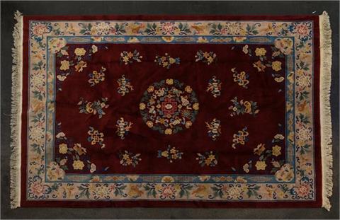 Teppich. CHINA, 20. Jh., 334x244 cm