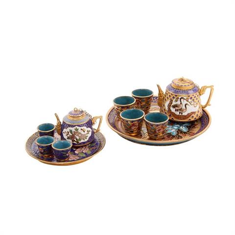 2 Miniatur-Tee-Sets aus Cloisonné. CHINA, 20. Jh.