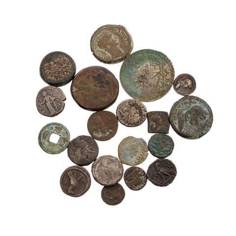 Kleines Konvolut historischer Münzen - dabei etliche griechische und römische Antiken,