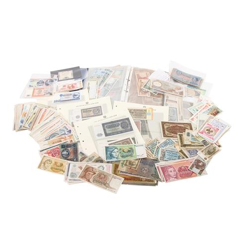 Zusammenstellung Banknoten vorwiegend DDR und alle Welt, meist 20.Jh. - dabei aber auch
