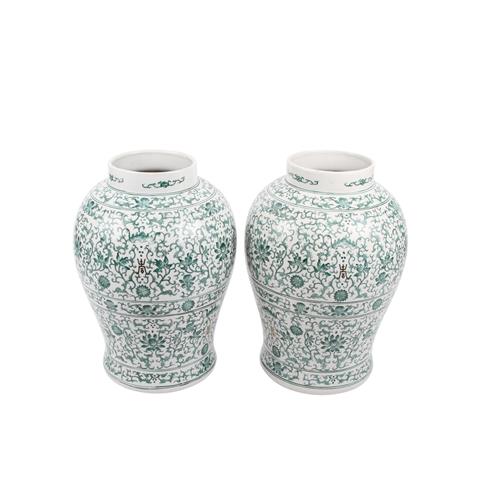 Paar dekorative Vasen. CHINA, 20. Jh..