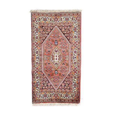 Orientteppich. HALWAI-BIDJAR/WEST-PERSIEN (IRAN), 20. Jh., ca. 146x80 cm.
