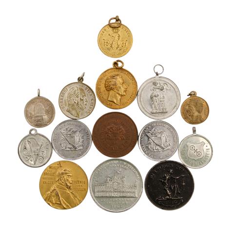 Historische Medaillen, mitunter Schützenmedaillen,