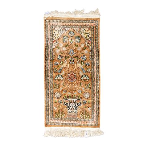Orientteppich aus KASCHMIRSEIDE/INDIEN, 20. Jh., ca. 96x50 cm.