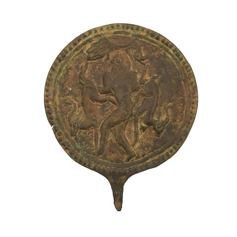 Reliefplatte in Form eines Spiegels. LURESTAN, 10. Jh.v.C..