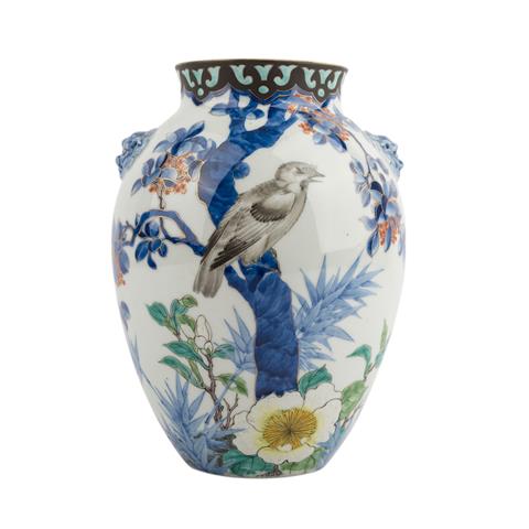 Vase aus Porzellan. JAPAN, Taisho-Zeit (1912-1926)