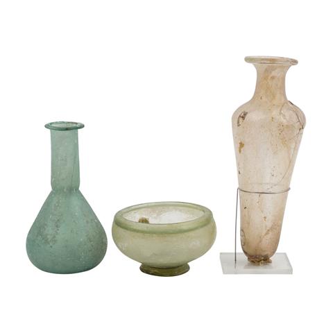3 antike römische Glasgefäße, östl. Mittelmeerraum 1.-3. Jh.n.Chr. -