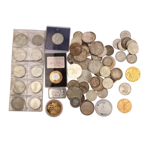 Silberreiches Lot mit 1 Goldmünze