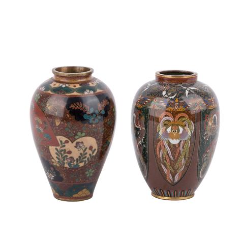 Zwei kleine Cloisonné-Vasen. JAPAN, Meiji-Zeit (1868-1912).