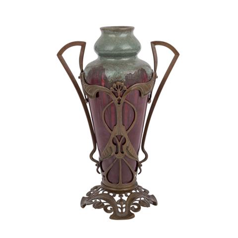 Vase mit Metallmontur, um 1900.