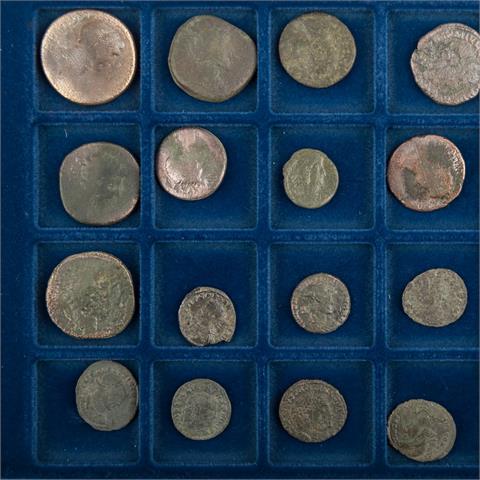 Tableau mit  römischen Münzen - 20 antike und spätantike