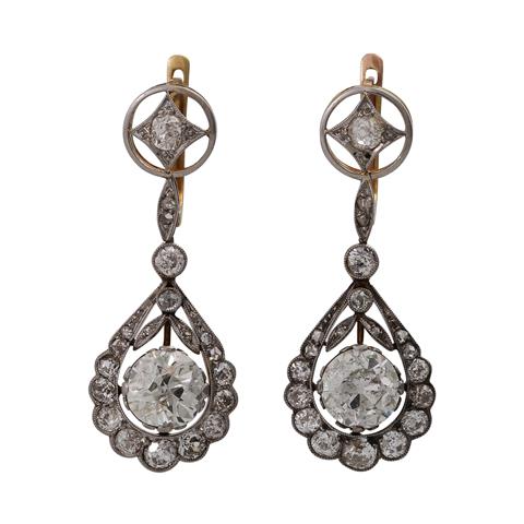 Paar Ohrhänger aus der Belle Époque mit Diamantbesatz zus. ca. 4,1 ct